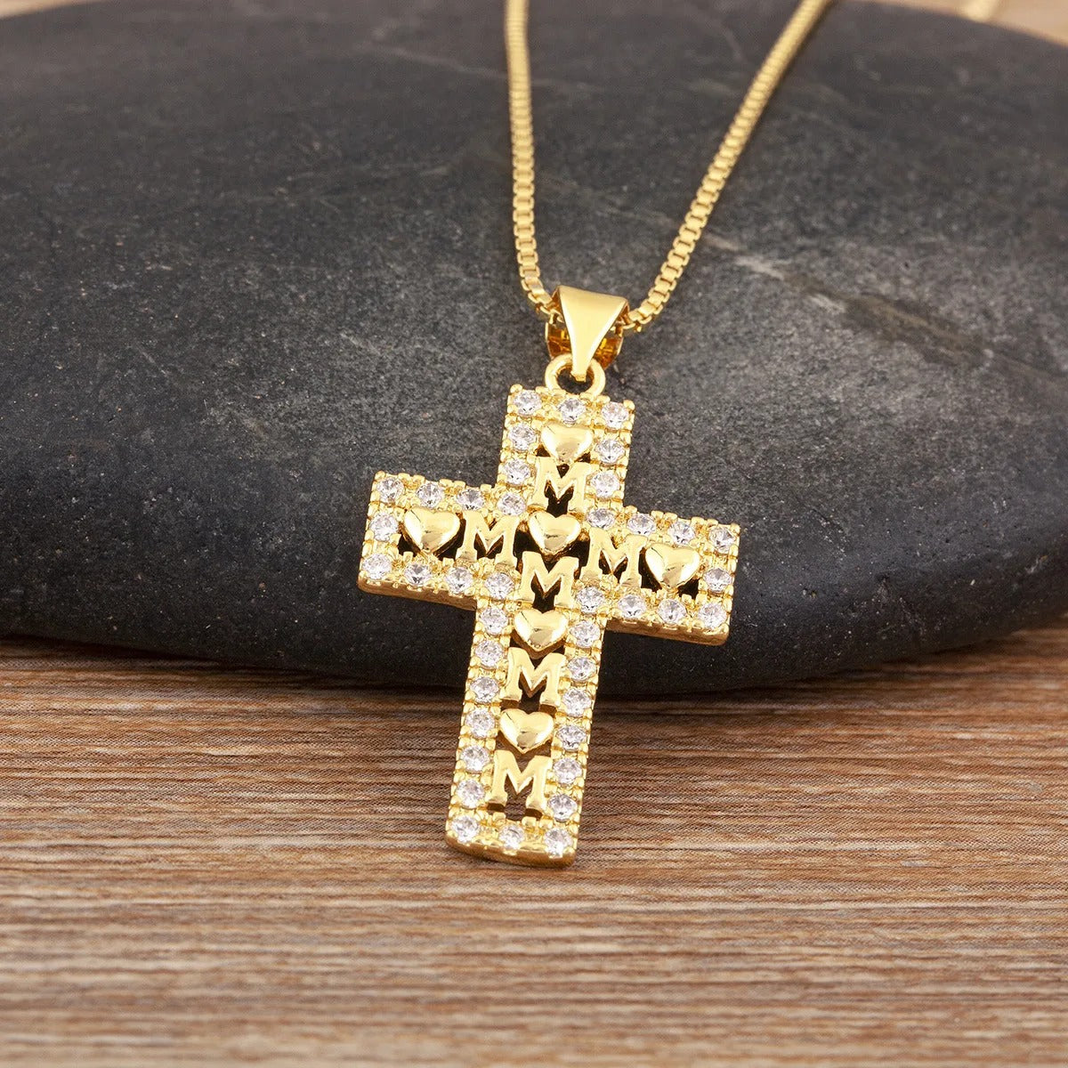 Collar Cruz con Corazones de Circonias