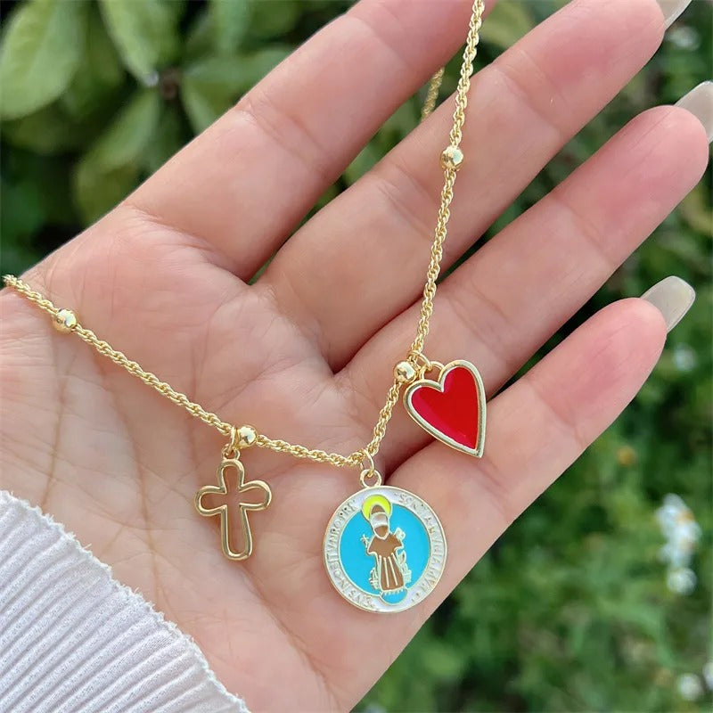 Collar de Dijes Cruz, Medalla de Santo y Corazón