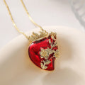 Collar Sagrado Corazón con Flores Doradas