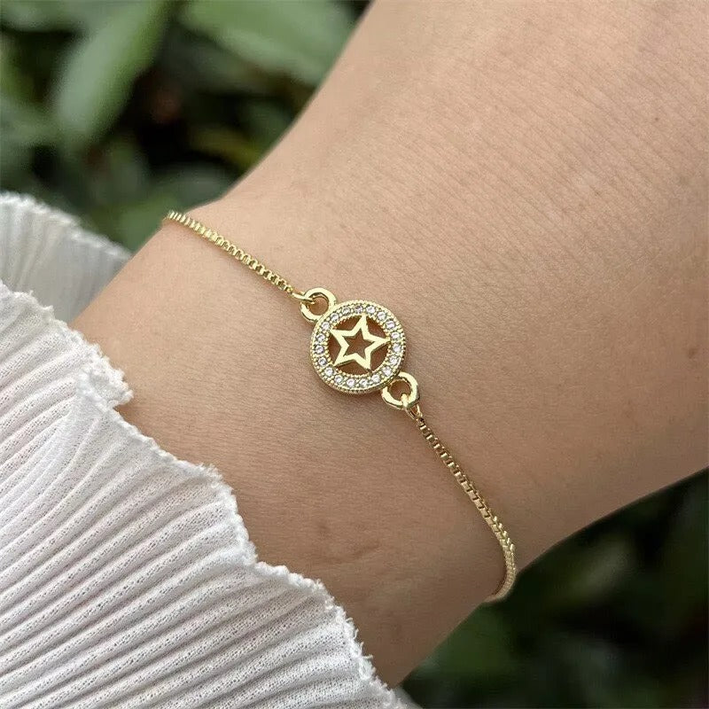 Pulsera Ajustable Dije Circular con Estrella de Circonias