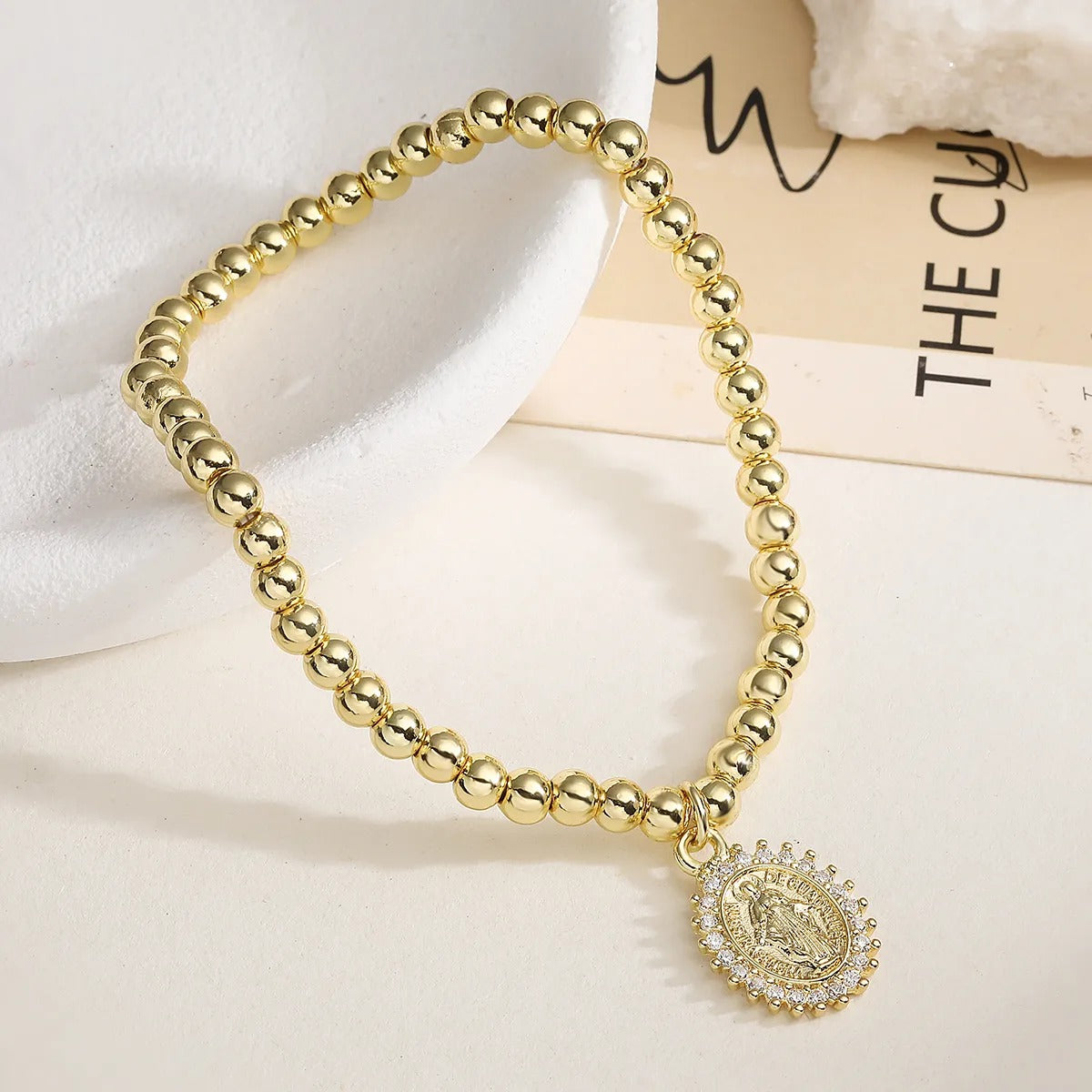 Pulsera de Bolitas con Medalla Ovalada de la Virgen