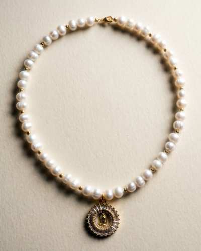 Gargantilla de Perlas de Agua Dulce con Medalla de la Virgen